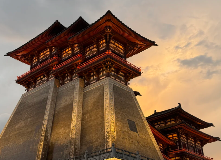 Historic Luoyang scenery, a leading Hanfu travel destination in China